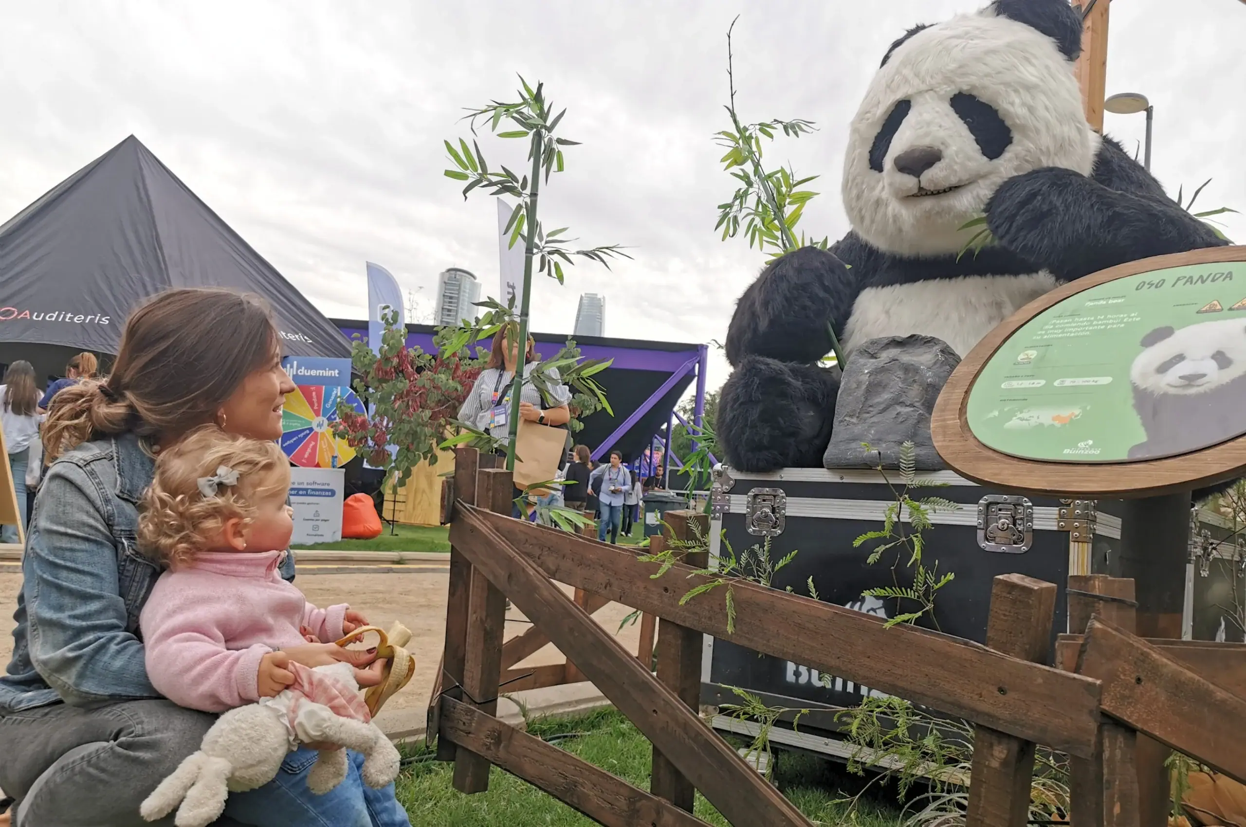 Fundación Bioparque BuinZoo participa en ETM Day para fortalecer alianzas en zooterapia y conservación: registro fotográfico 3 de 4